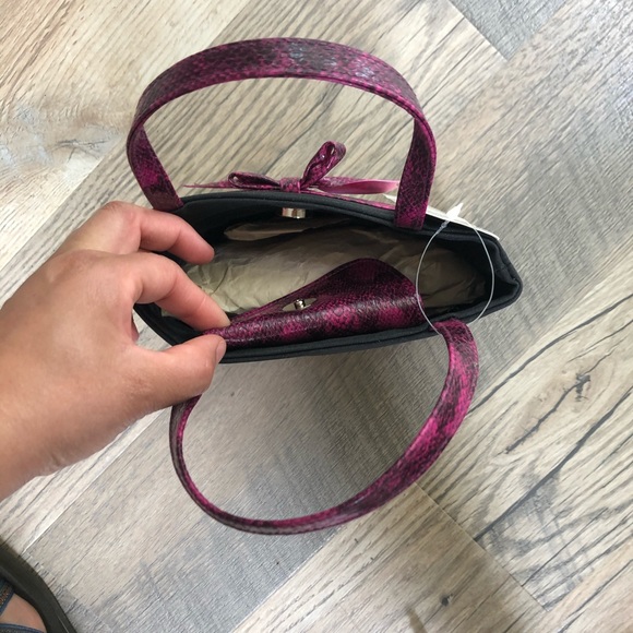 NWT vegan suede snake print fuchsia mini bag - Picture 5 of 6